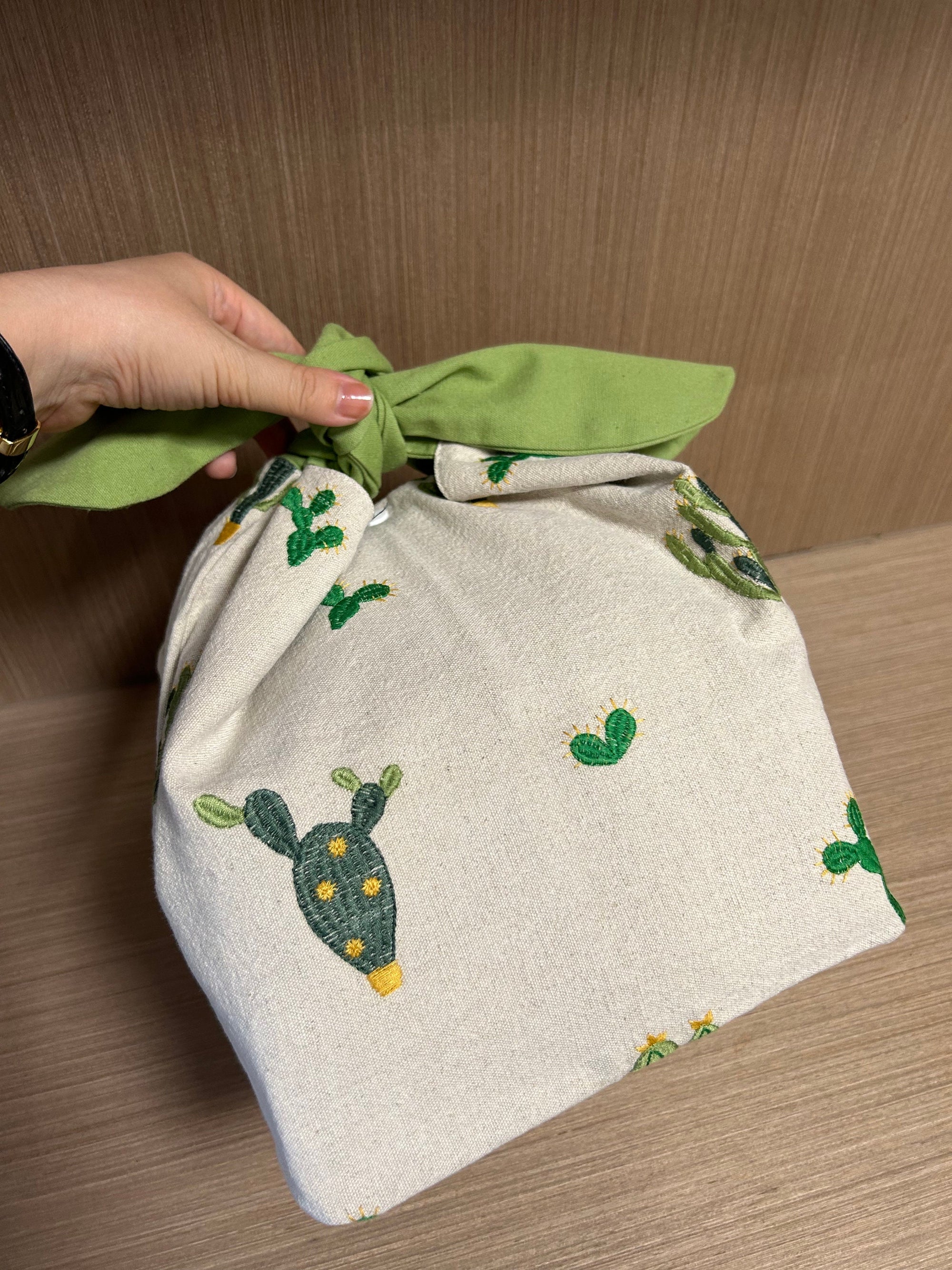 Custom Name Embroidered cactus insulated lunch bag bento bag, zero waste , Eco Friendly lunch box cloth School Gift for her