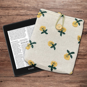 Embroidered Daisy Kindle Sleeve, Padded Book Sleeve, Book Pouch Kindle Paperwhite Case, Kindle Oasis Cover, Cute Book Sleeve