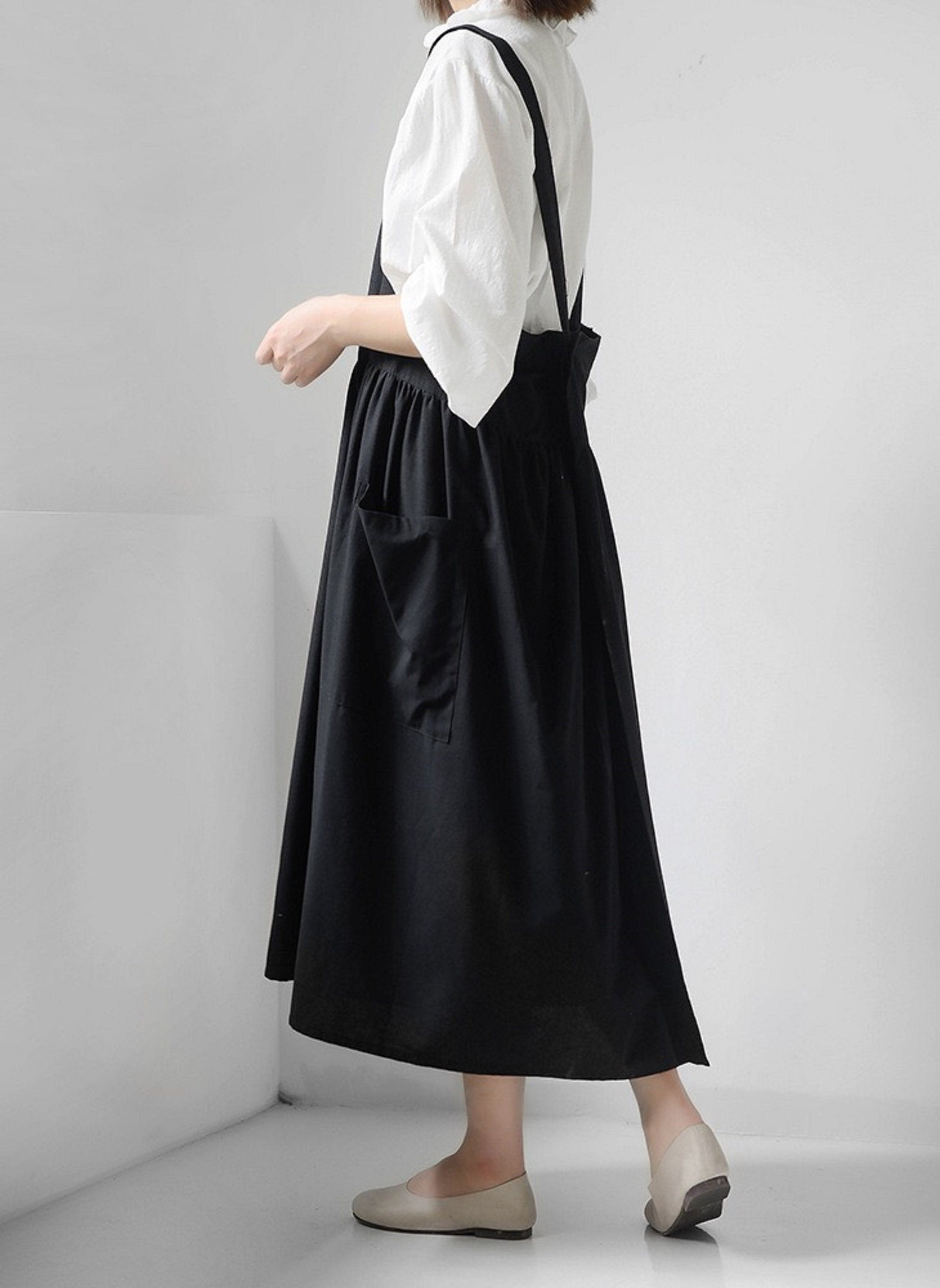 off-white waterproof oversized cotton with pockets, adjustable apron dress, loose pinafore dress Cross behind Kitchen garden enlarges apron