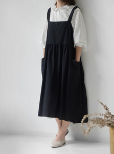 off-white waterproof oversized cotton with pockets, adjustable apron dress, loose pinafore dress Cross behind Kitchen garden enlarges apron