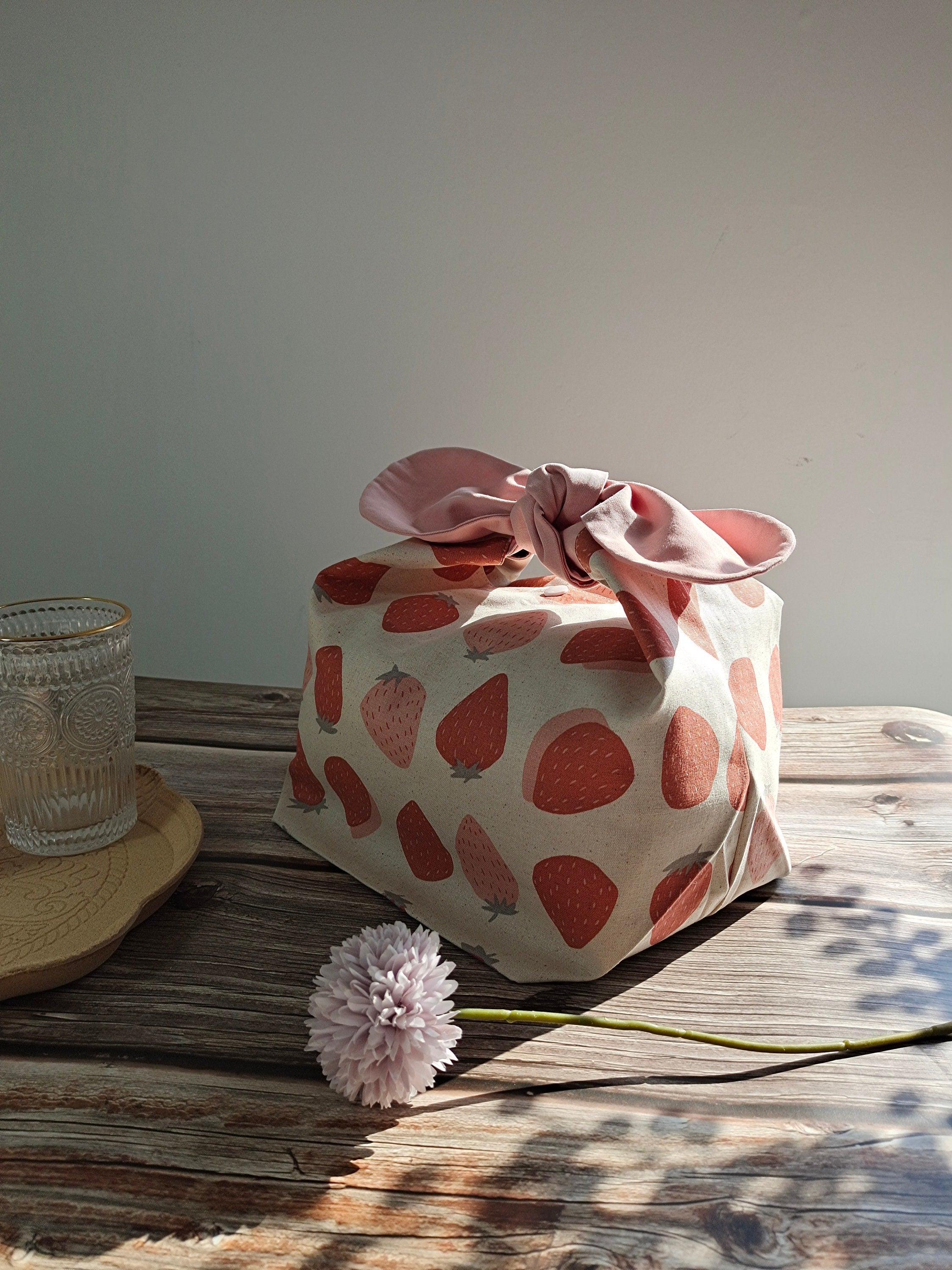 Strawberry Reusable   lunch bag bento bag, zero waste , Eco Friendly  lunch box cloth School Gift for Kids women